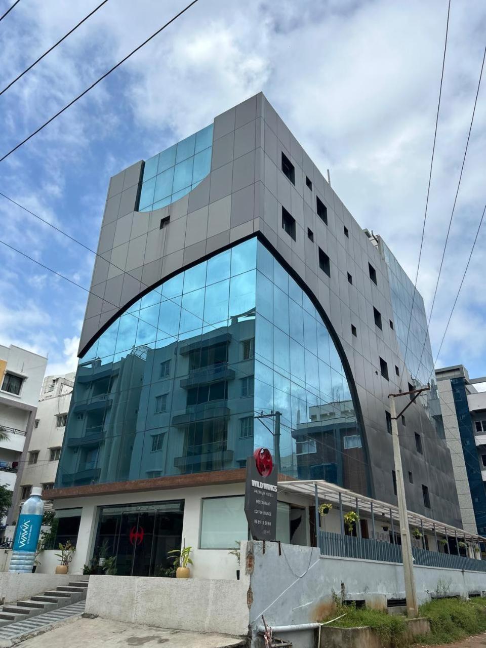 Wild Wings Premium Hotel Hyderabad Exterior foto